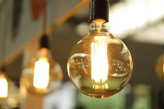 Ile kosztuje 1 kWh w Enei? Prawdziwy koszt na rachunku