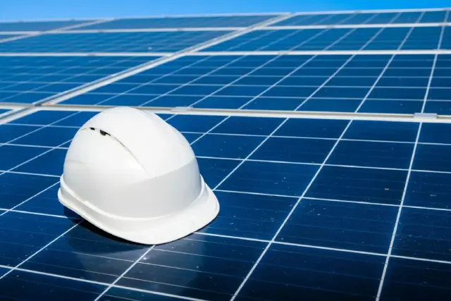 Panele fotowoltaiczne jako źródło energii dla falownika PV